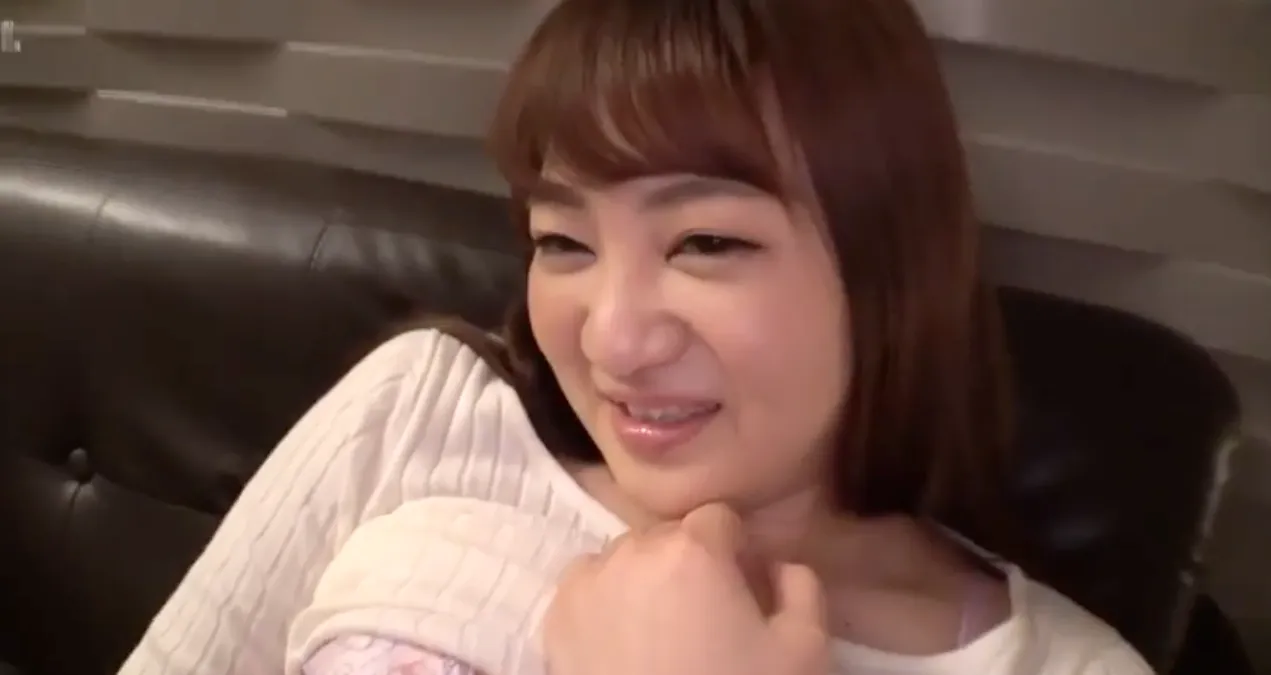 Plump Big Ass Restaurant Girl First AV