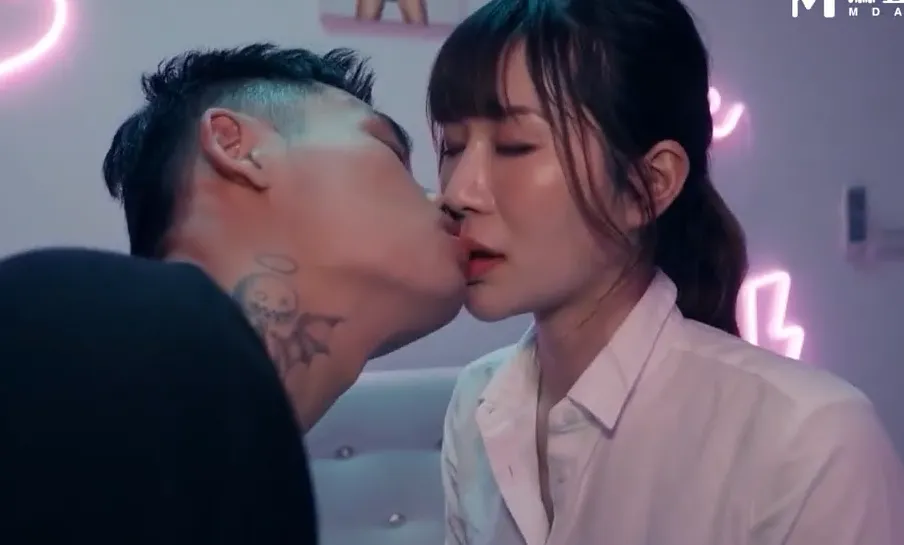 Cheating ol who loves wet kisses wet tongue kisses intense cunnilingus