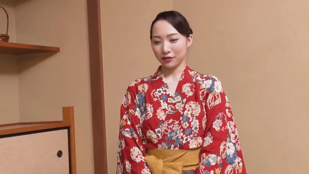 Hasumi Yoshiokas hospitality in a cypress bath and kimono