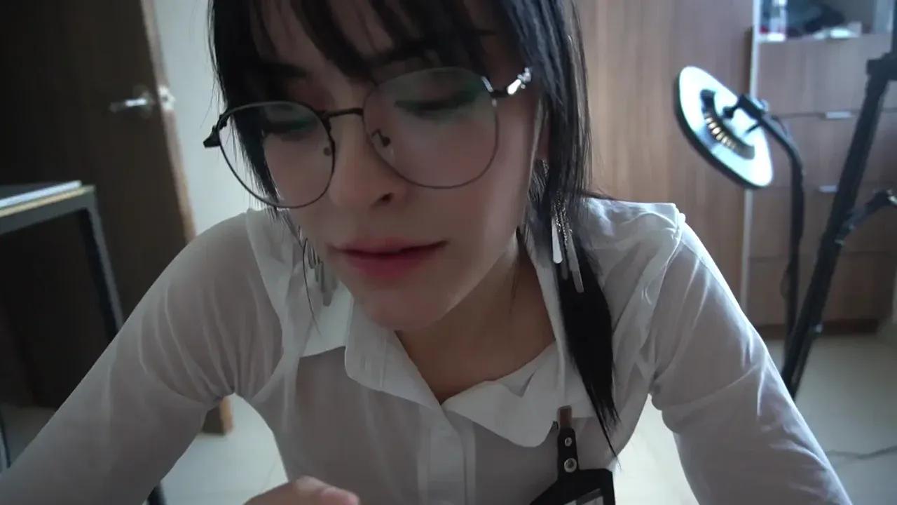 I fucked with my secretary and got her pregnant but my wife doesn DiacriticalAcute t know about it
