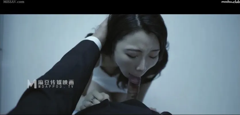 Money talks to Xia Qingzi for a fiery night on the late train