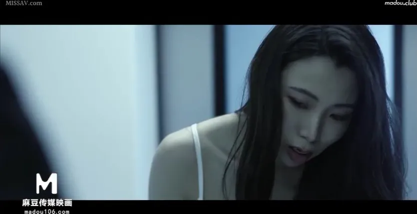 Money talks to Xia Qingzi for a fiery night on the late train