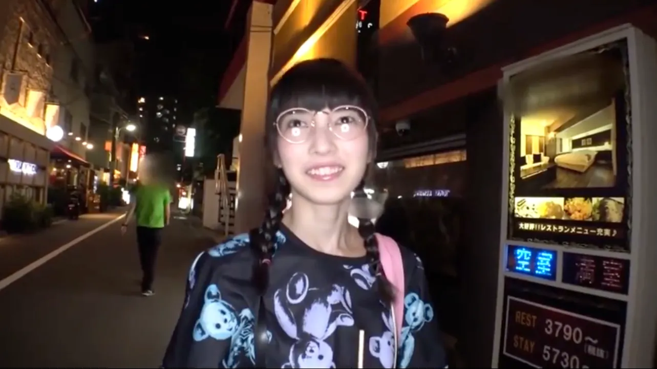 Cute Big Glasses Girl Picked Up in Shibuya
