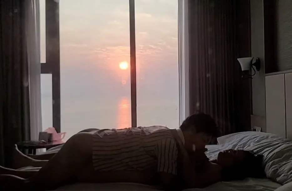 Morning Beach View and a Round Booty Too Good to Ignore