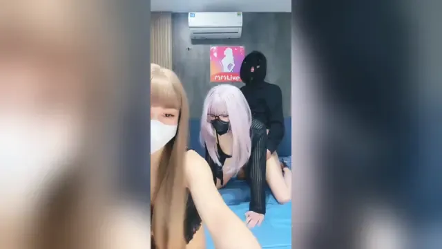 Having sex with two extremely attractive girls on live