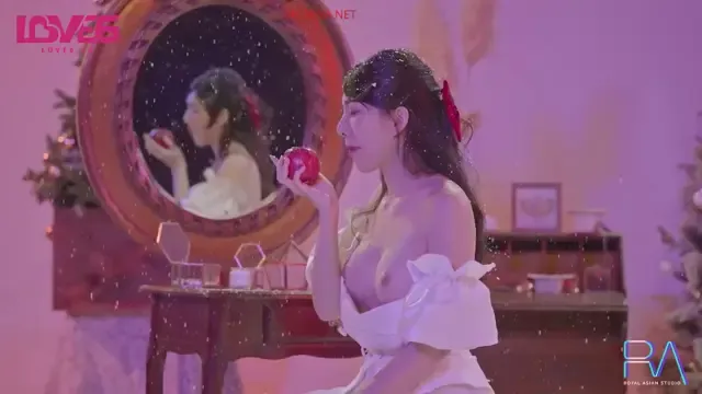 Snow White and the Red Apple