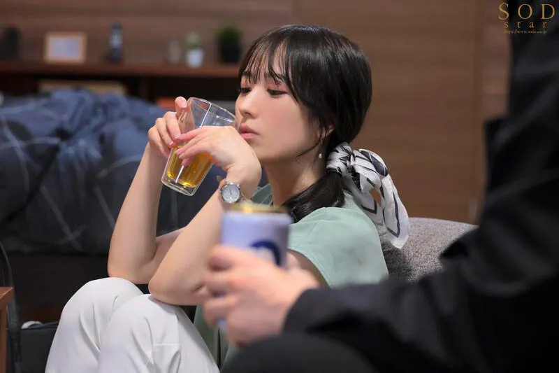 Opposing coworkers Yotsuba and Yuta share a heated night that turns from insults to unexpected lust