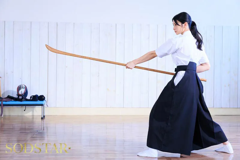The story of how I lost my virginity to the dignified and beautiful naginata swordsman I was secretly in love with Honjo Suzu