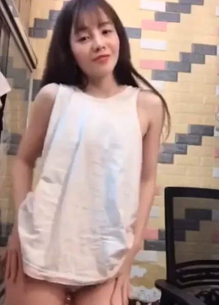 Busty White Skin Loli Girl Who Loves to Please Herself