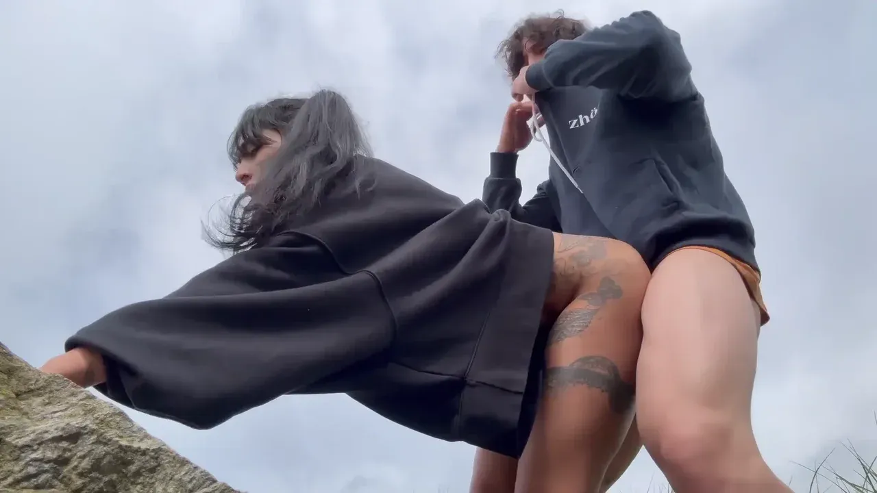 Outdoor sex in secret until he comes inside