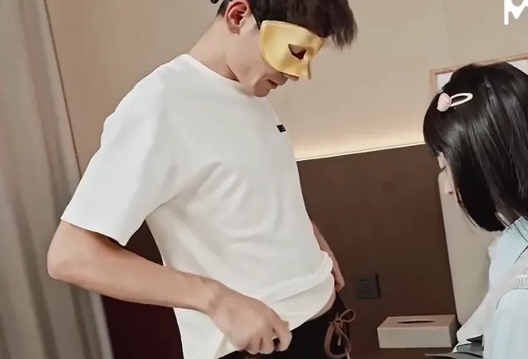 An university girl debuts as a erotic model pervert photographer takes advantage