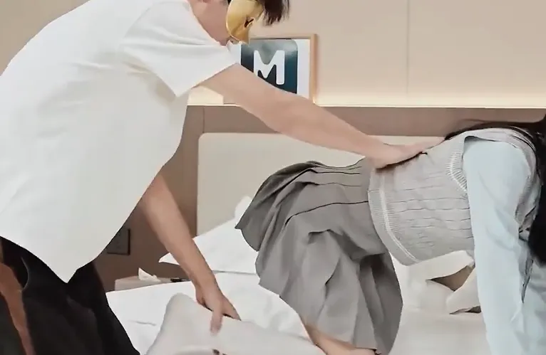 An university girl debuts as a erotic model pervert photographer takes advantage