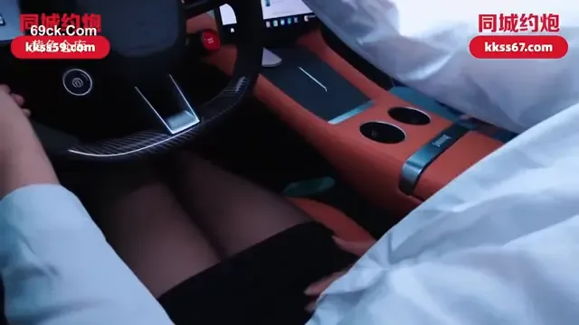 Fucking the naughty sister in the car is extremely pleasurable