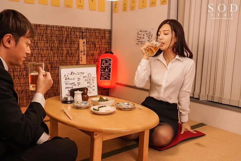 Iori Kogawas Business Trip Surprise with Her Innocent Subordinate
