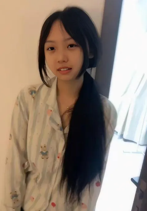 18 Year Old Streamer Shows Her True Side Live for the First Time