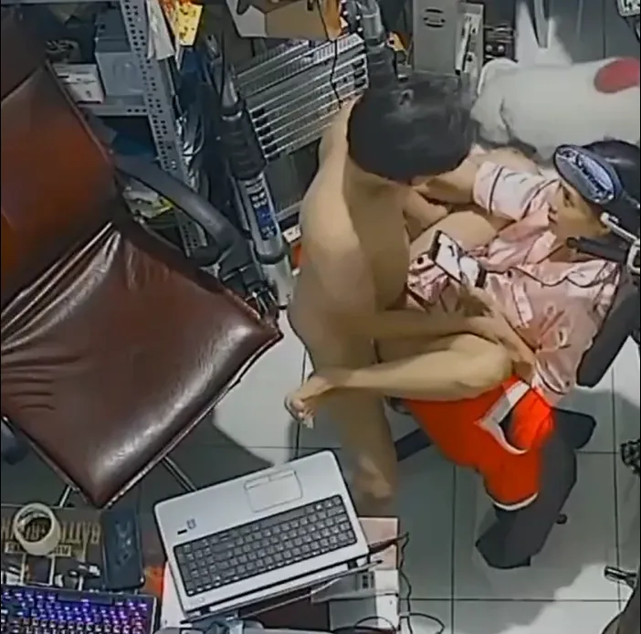 Serving the horny wife even while working