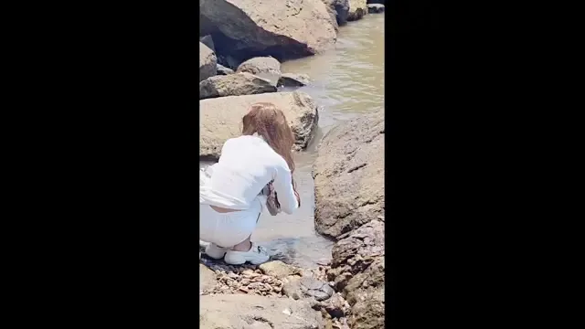 Taking the girl in the ao dai to the banana bushes to cum inside her and then pull out