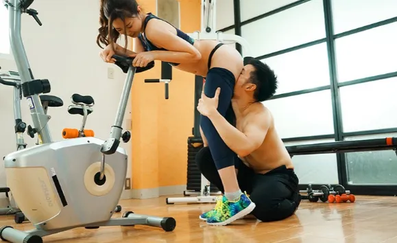 Personal Gym NTR Shocking video of wife drowning in trainers strength