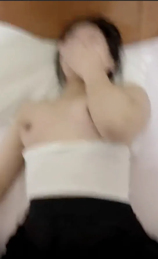 Payday treat Bac Ninh guy deeply fucks his sugar babys freshly shaved pussy