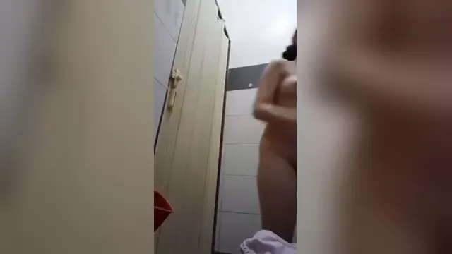 The 2k10 student is young and masturbating while bathing