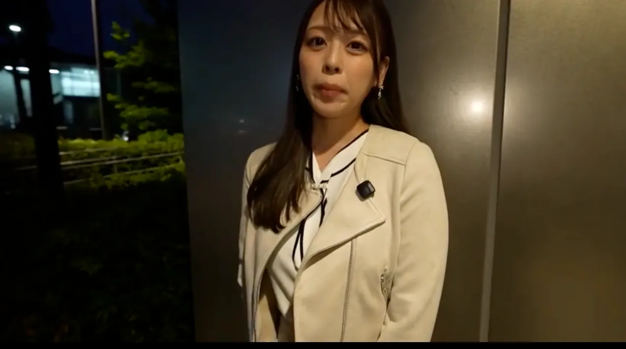 The passionate beauty manager with a voluptuous figure