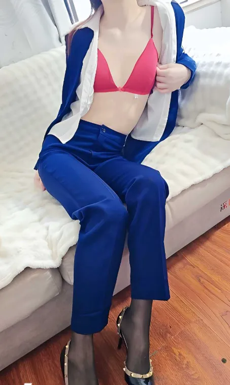 Office manager Nu Jingli in black stockings gets wild raw sex