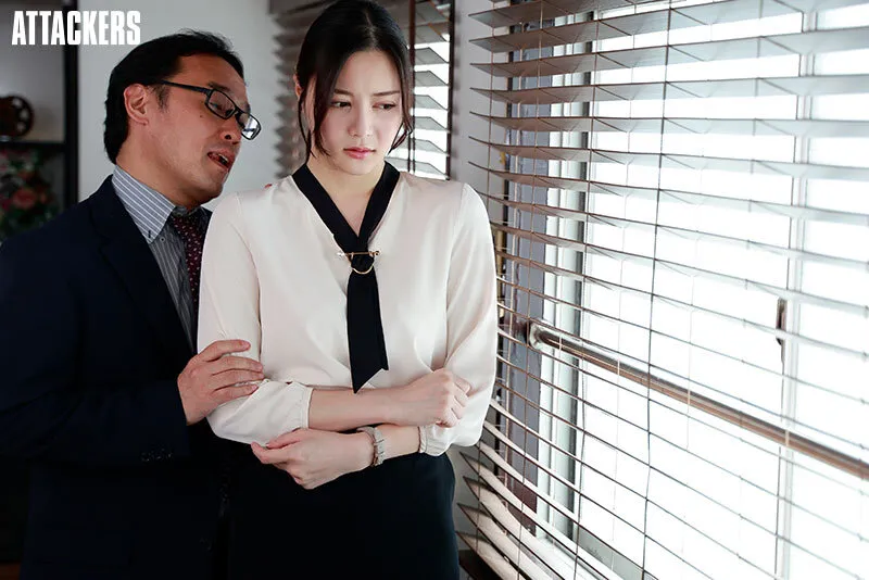 Shared room with married secretary on business trip Miu Shiramine - Shiramine Miu