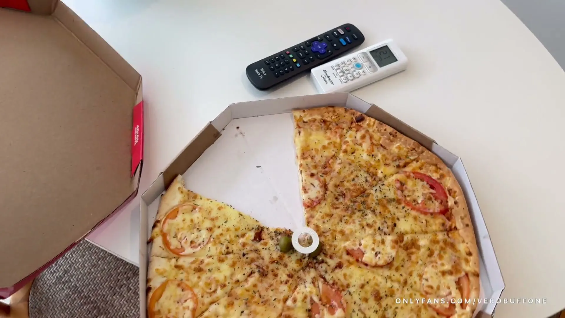 Pizza delivery slut gets fucked hard so she doesnt lose her job