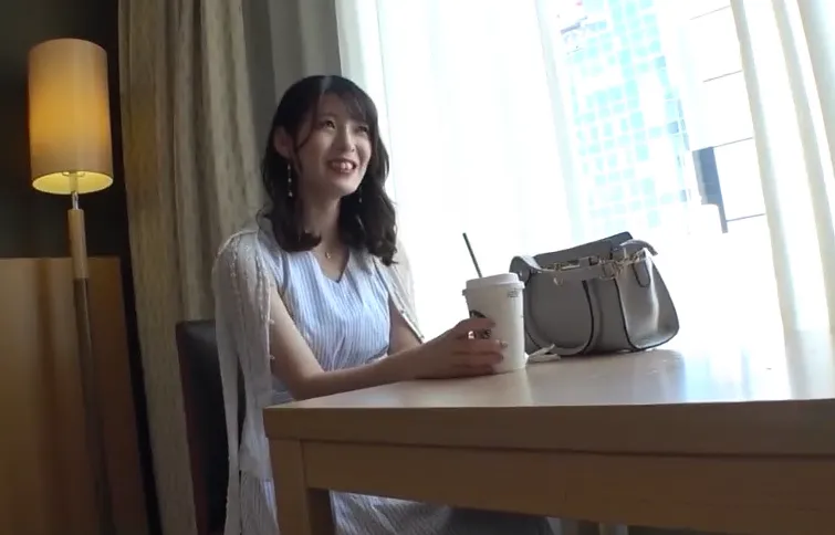 Stylish lady boss lost in the streets of Shibuya