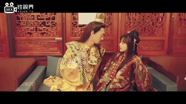 The emperor plays with a new concubine in a very naughty way