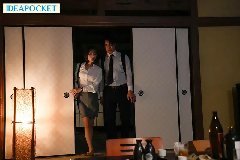 The female idol had a crush on was being passed around by her trashy bosses during a drinking session in a hotel