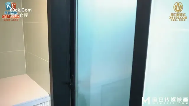 Banging the beautiful white-skinned boss is extremely sexy