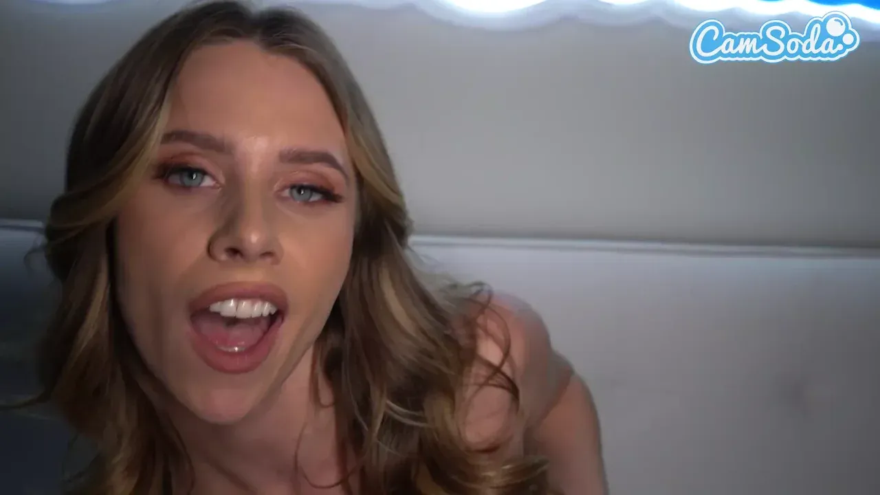 Amazing Hot Stepmom Oils Up Her Body and Masturbates to Orgasm