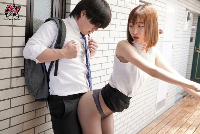 Her disobedient buttocks keep inviting the neighbor forcing the lady in pantyhose into a raw sex trap