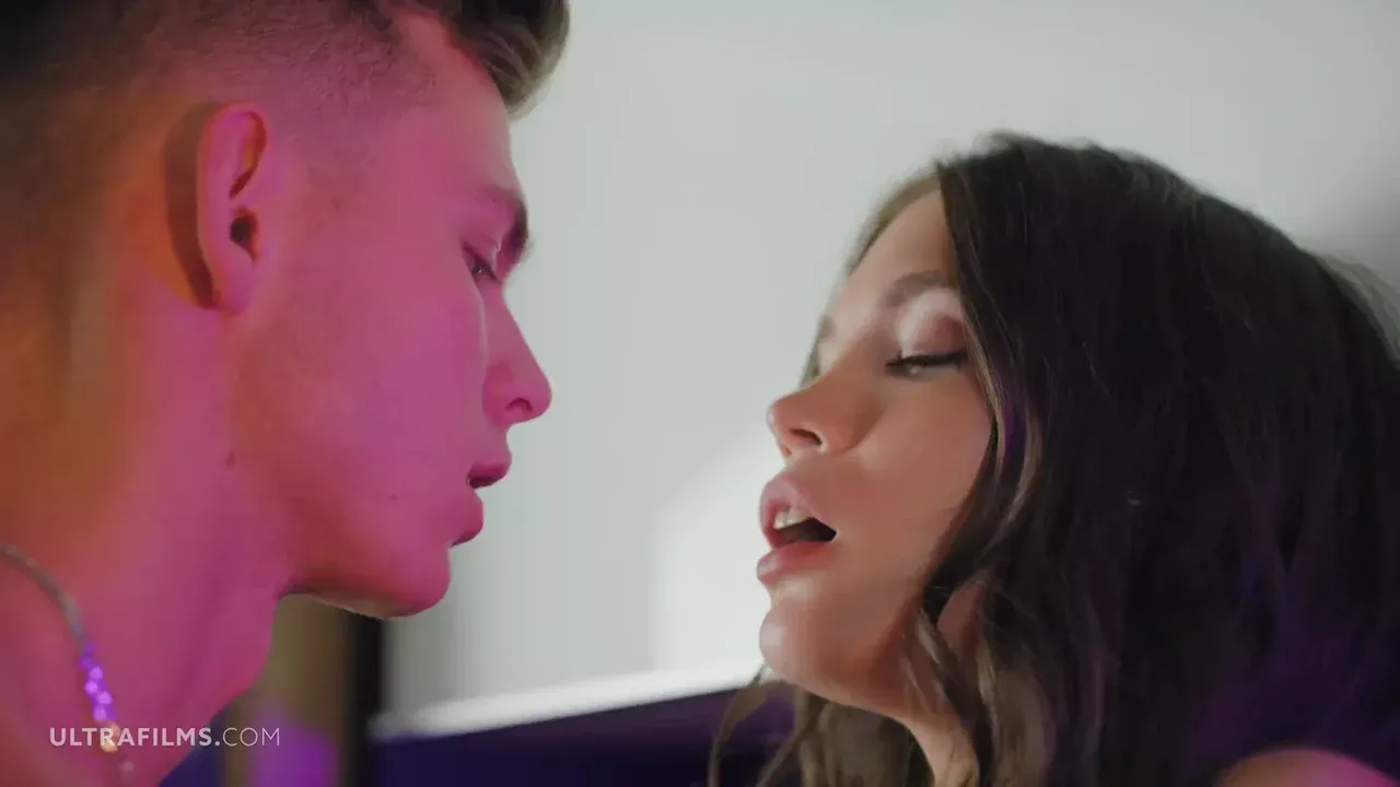 Super Hot Girl Elizabeth T Fucking Her Boyfriend in the Kitchen