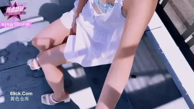 Caught the pretty sister masturbating on the street and the ending