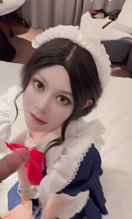Maid Meiqi wears a sailor skirt for wild deepthroat sex