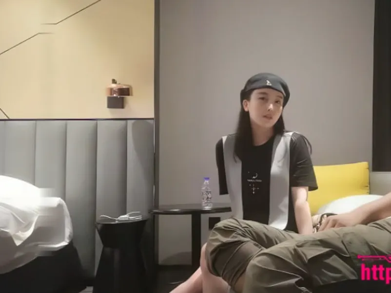 Pretty Girl in Black Hat Fucked Hard in Hotel