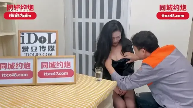 The lucky delivery guy and the sexually adventurous landlady