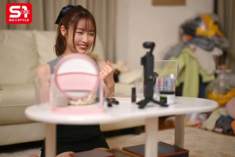 The girl next door is a lazy girl with a great figure but her legs are loose and I was able to have sex with her Aika Yumeno - Yumeno Aika