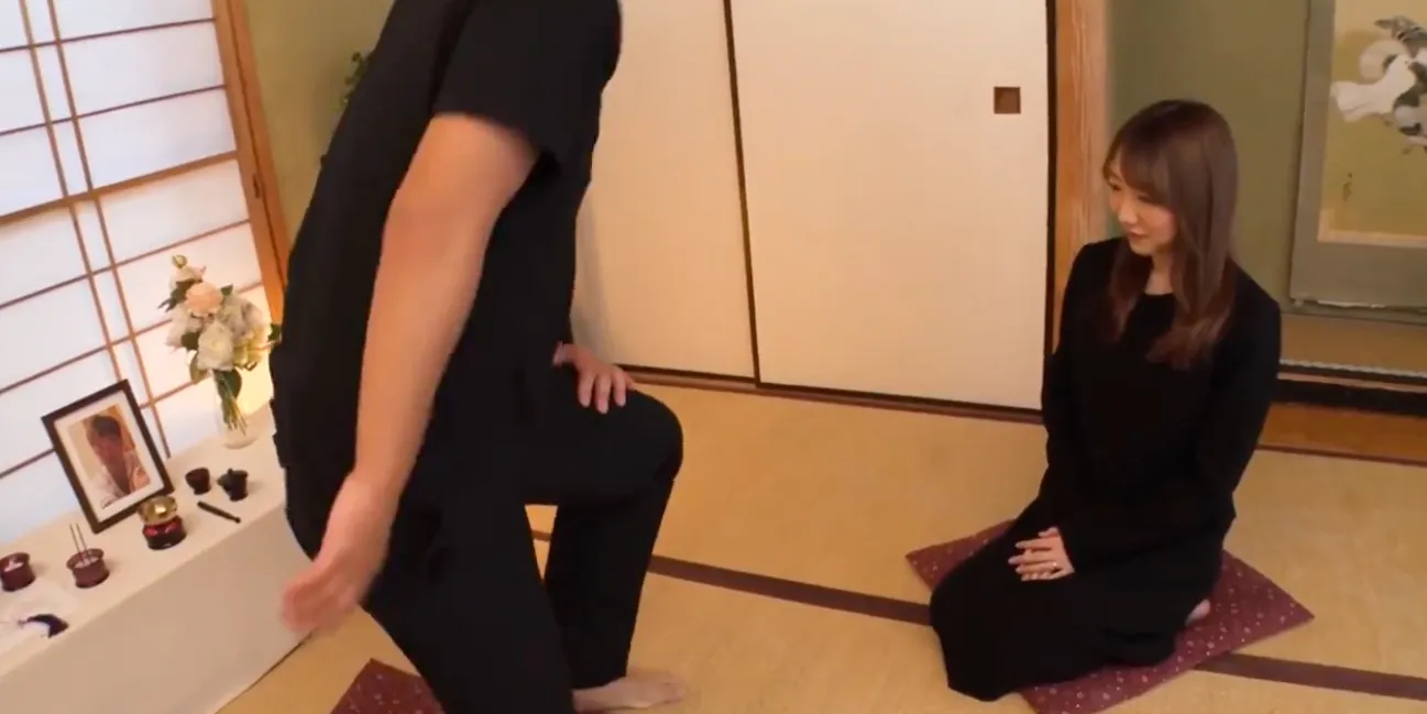 Kotono Murakami Widow Gets Horny In Front Of Husband Portrait