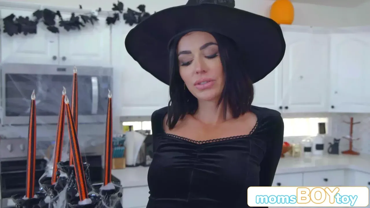 Seductive Witch Venus Valencia Uses Big-dick Stepson as Her Sex-treat for Hal
