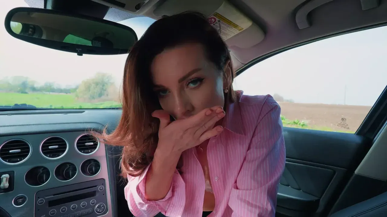 A Beautiful Girl Sucked a Guy in a Car in the Parking Lot