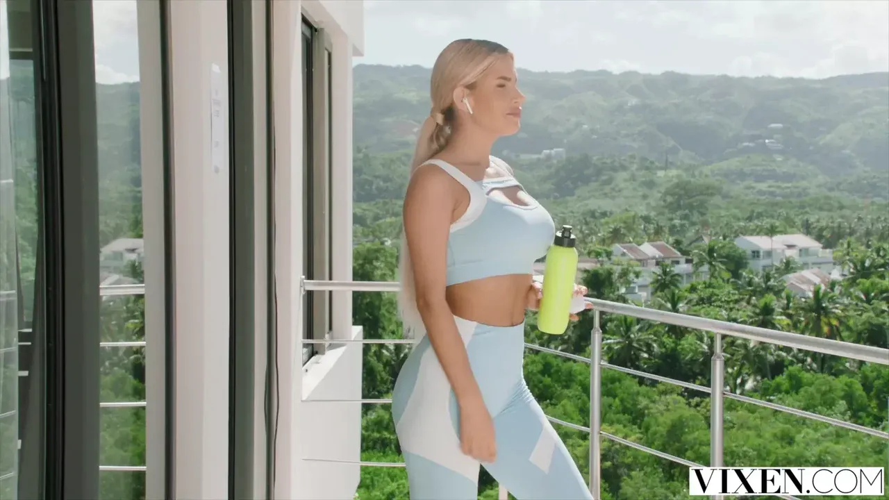 Hard-bodied Ema Gives Gym Buddy a Real Work-out