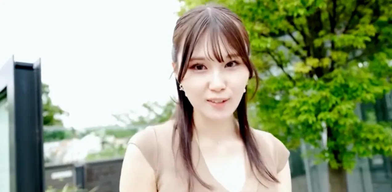 LUXU 1865 The stunning model with incredibly fair skin