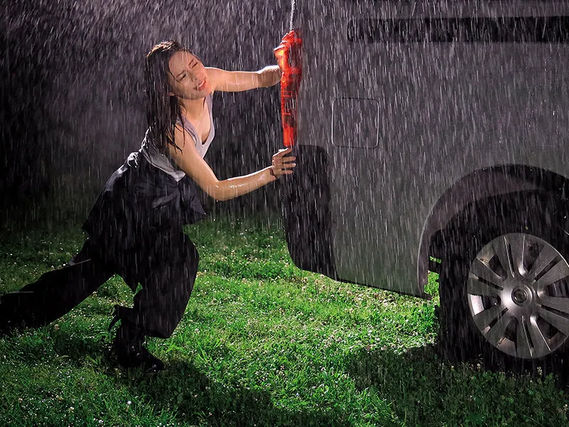 Wagon shakes in the rain Seducing my boss Ruisa in the car