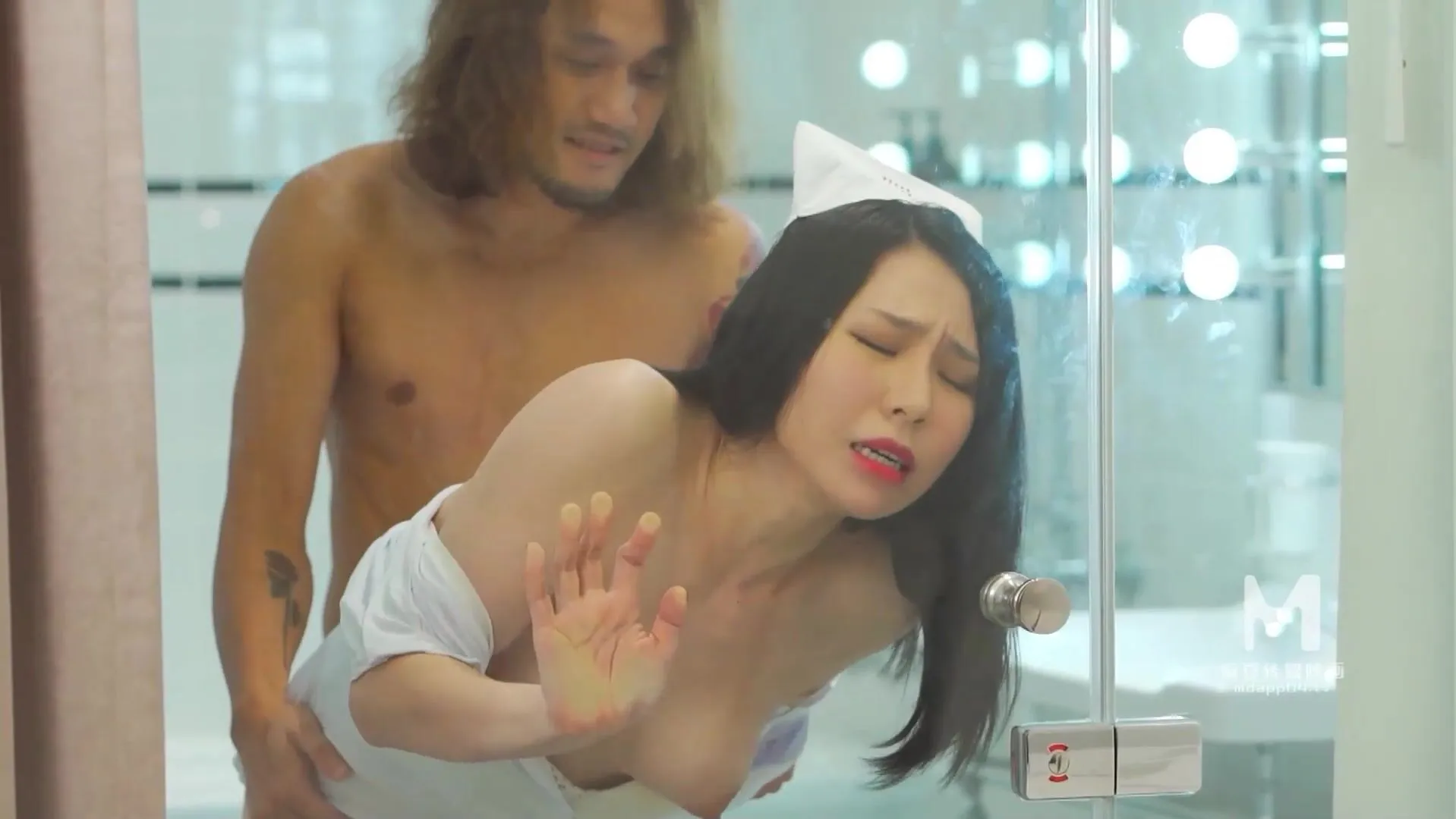 Yiruo captured in a risky deal with a wealthy man